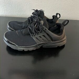 Triple black Nike presto running shoes